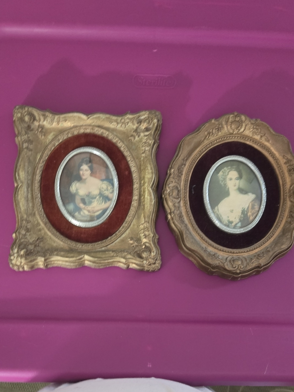 Ornate Gold Vintage-Style Oval Portrait Frame with Burgundy Velvet Mat
